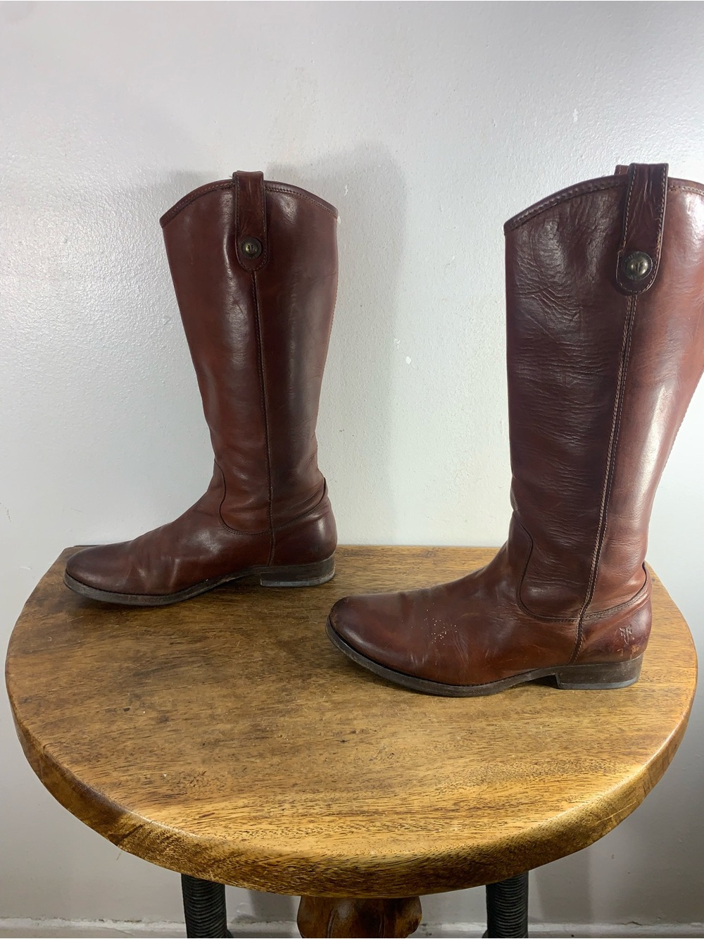 Title

Vintage Frye Brown Leather Tall Riding Boots Made in Mexico Size 10B

Des